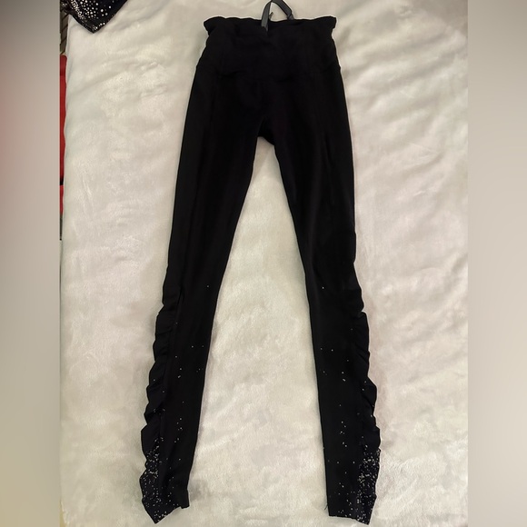 Lululemon turn around size 2 reversible black leggings. Good condition. ruching - Picture 9 of 12
